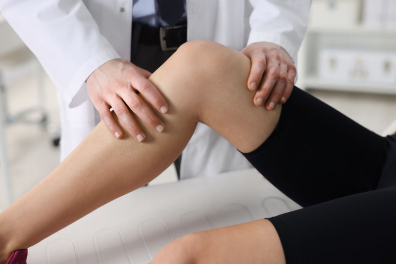 Knee Pain? Exploring Non-Surgical & Surgical Options With A Sports ...